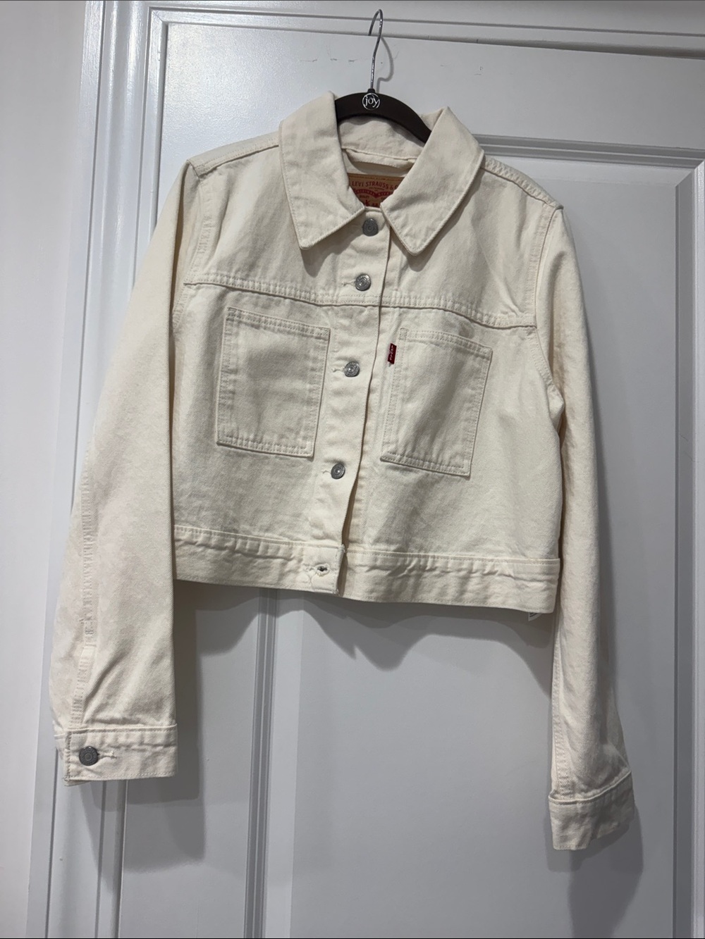 Levi's Cream Cropped Denim Jacket with Patch Pockets - size XL